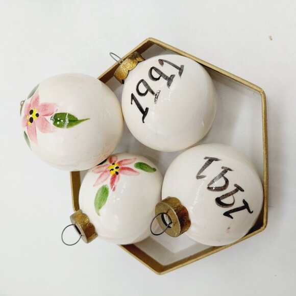 Ceramic Christmas Ornament Round 2" Santa & Floral Set Of 4 White 1991 - Picture 8 of 9